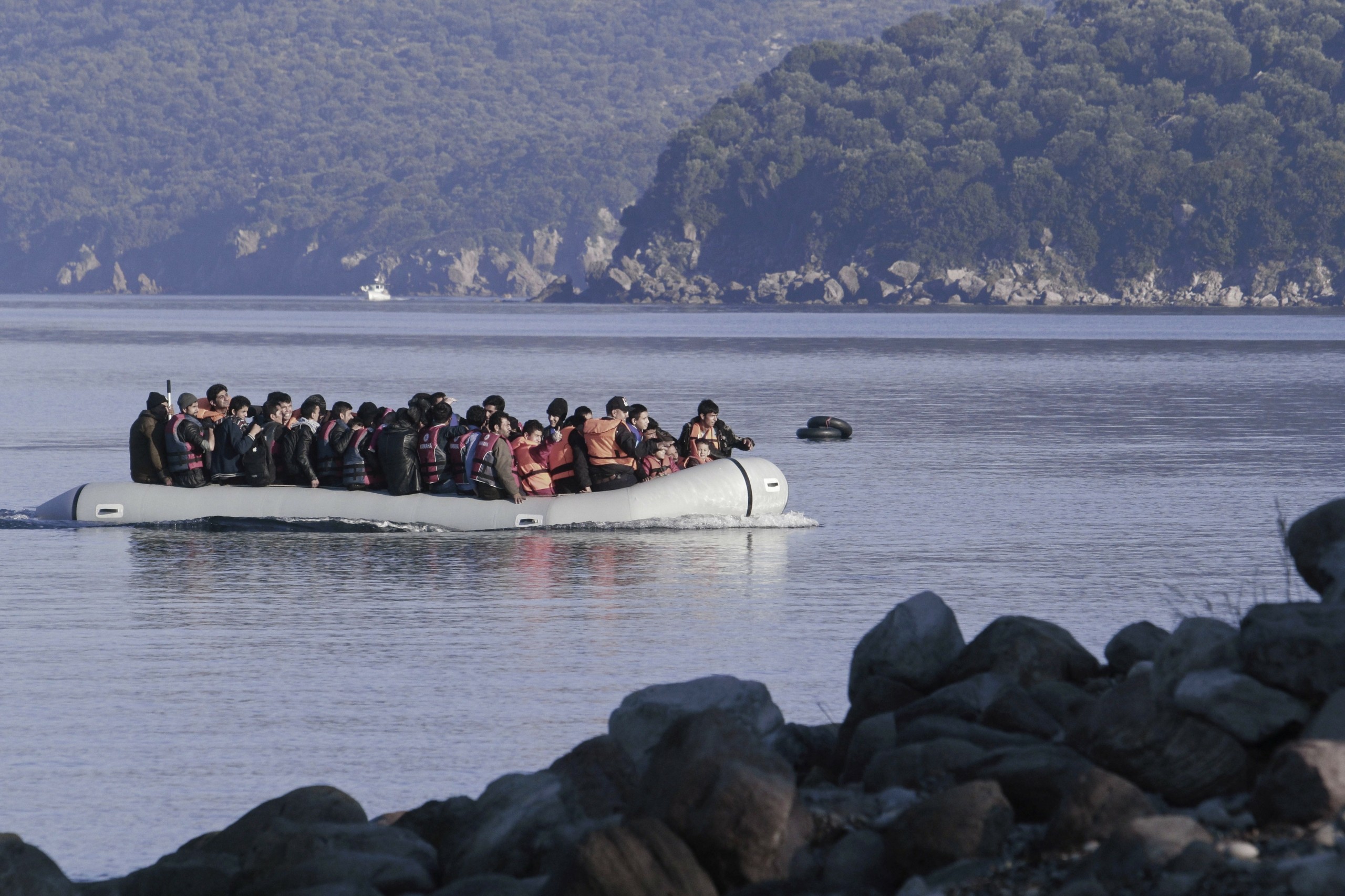 Τουλάχιστον 49 μετανάστες εντοπίστηκαν ανοικτά της Λέρου – Έξι άτομα αγνοούνται