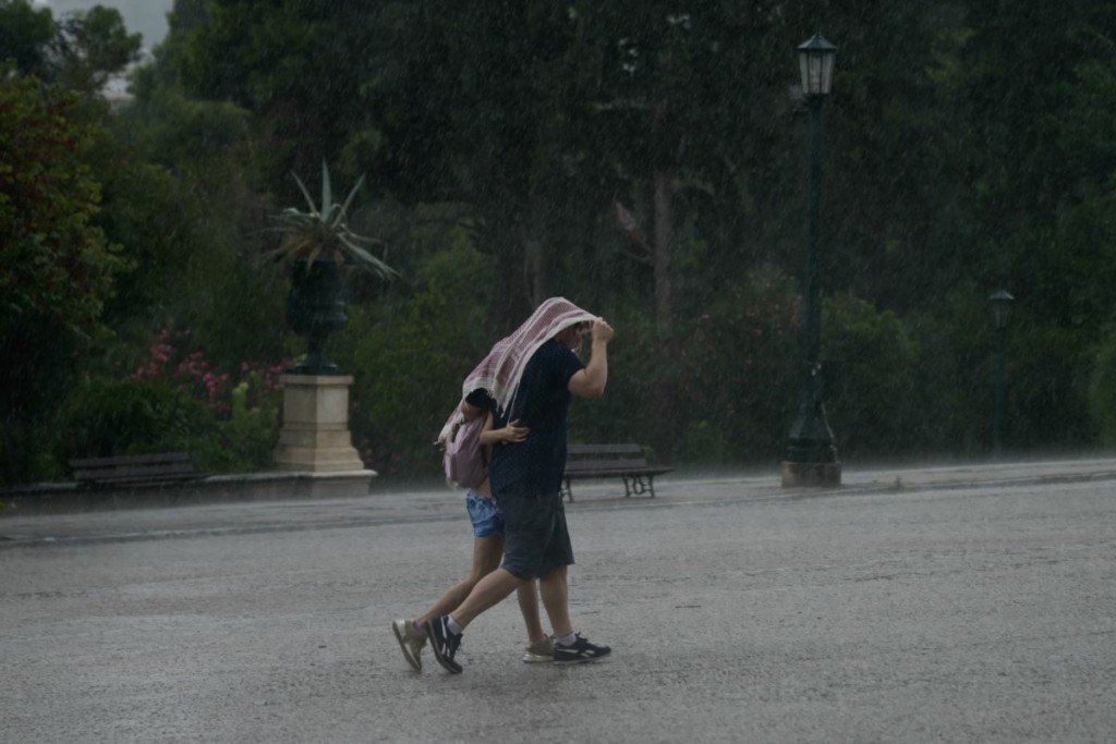 Χαλάει ο καιρός – Πού θα βρέχει το Σαββατοκύριακο