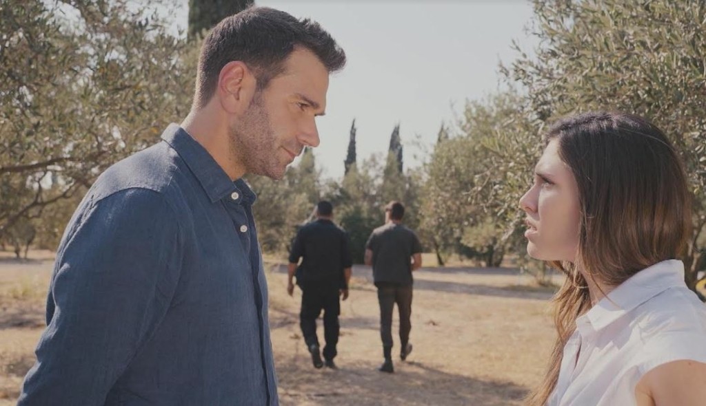 H Γη της Ελιάς – Ο Κωνσταντίνος καταλαβαίνει πώς λειτουργεί με σχέδιο ο Δημοσθένης