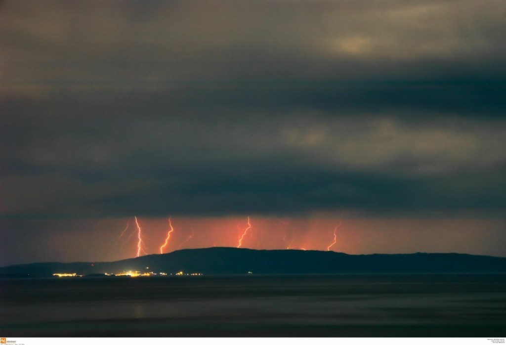 Ήχησε το 112 για την κακοκαιρία Bogdan στην Πάτρα με τα άγρια καιρικά φαινόμενα – Έκλεισαν τα σχολεία στην Κέρκυρα