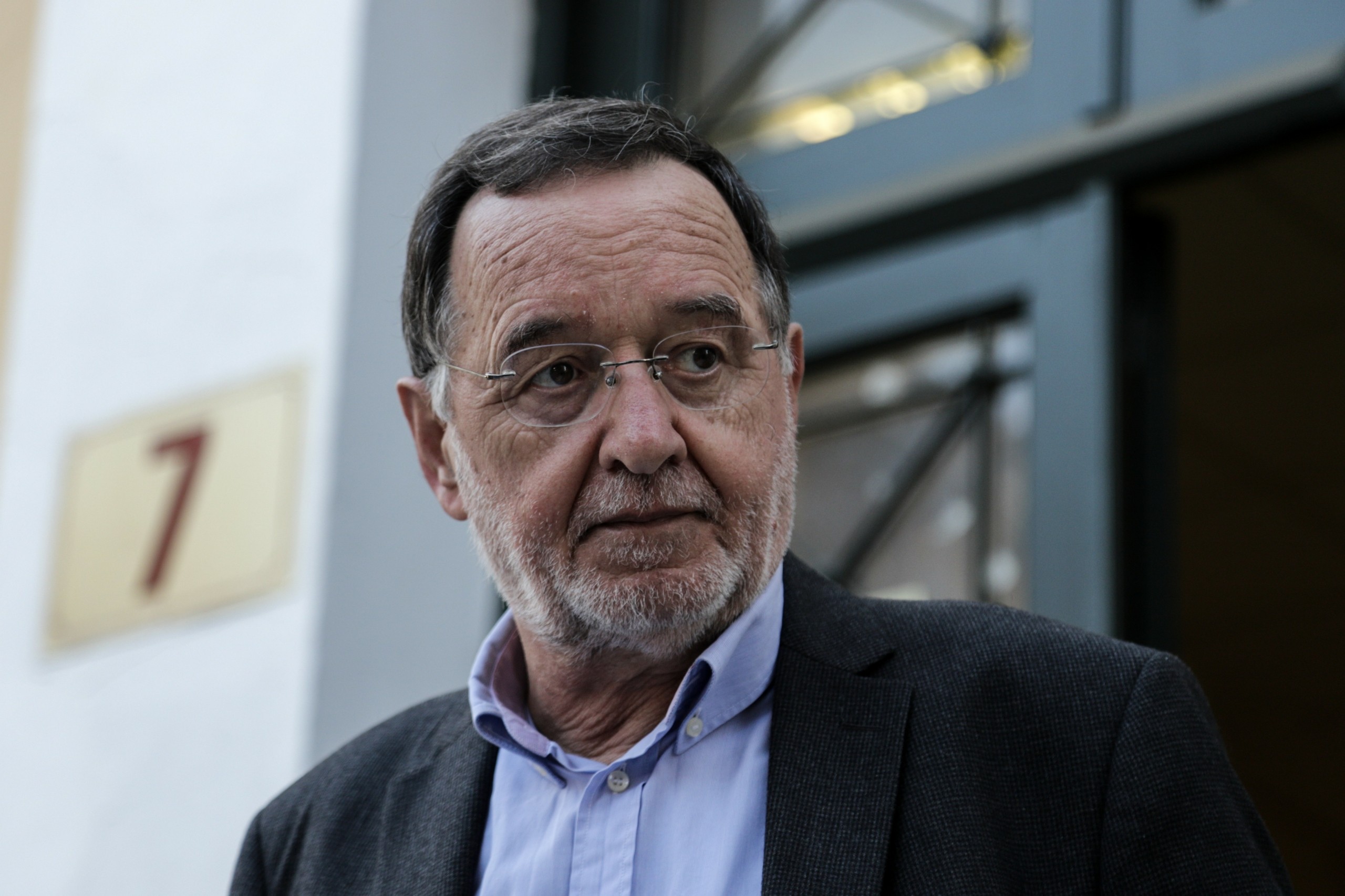 “Η ΕΥΠ παρακολουθούσε εμένα και 50.000 πρόσωπα” – Λαφαζάνης κατά Τσίπρα και ΣΥΡΙΖΑ για τις υποκλοπές (vid)