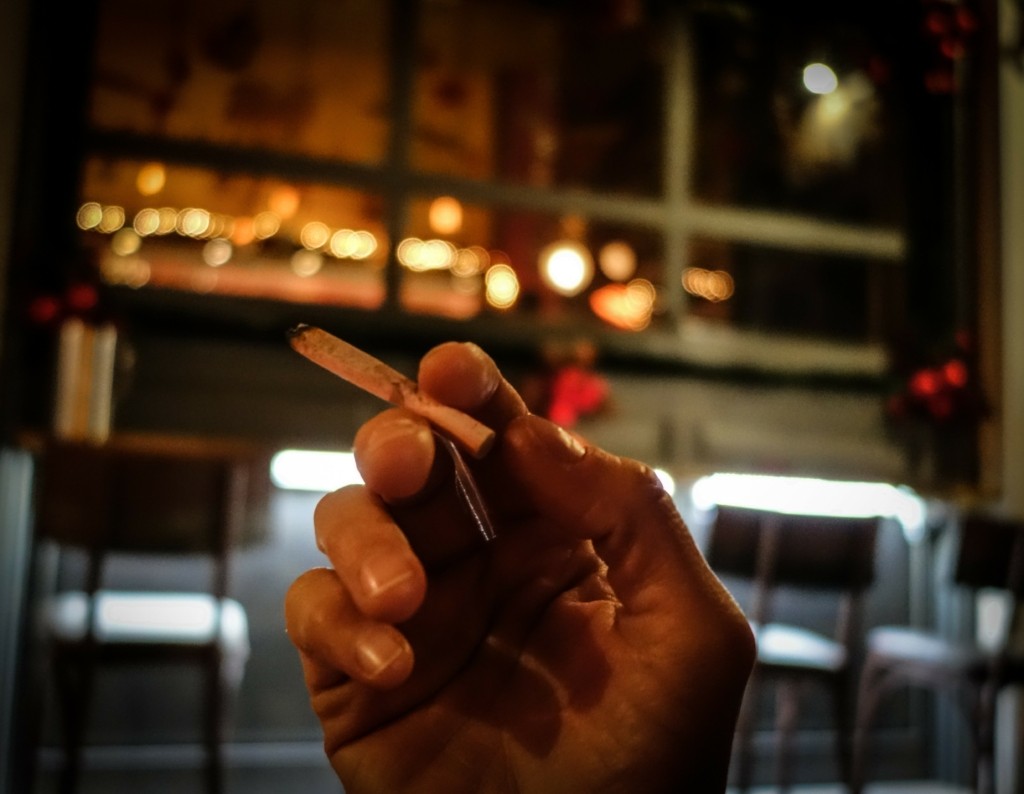 Έσβησε το τσιγάρο στο πόδι 15χρονης γιατί δεν ενέδωσε στις ερωτικές του προτάσεις!