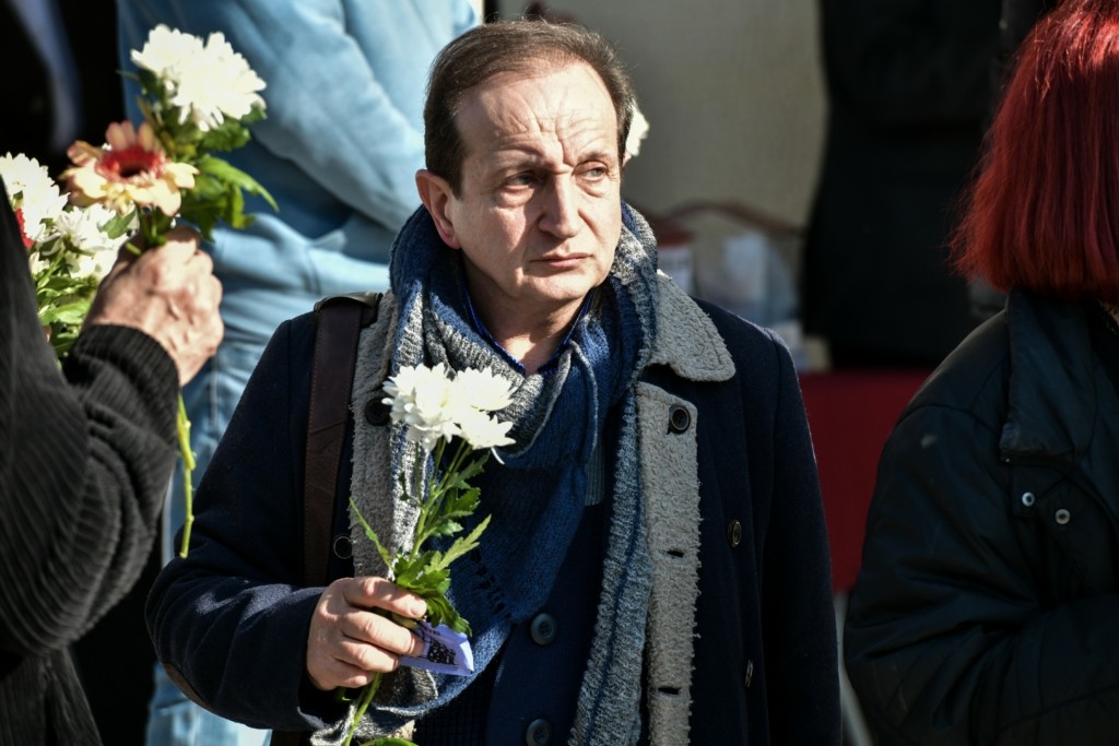 Ο Σπύρος Μπιμπίλας αποχαιρετά τη Μάρθα Καραγιάννη – “Σαν πουλάκι πέταξες στους ουρανούς”