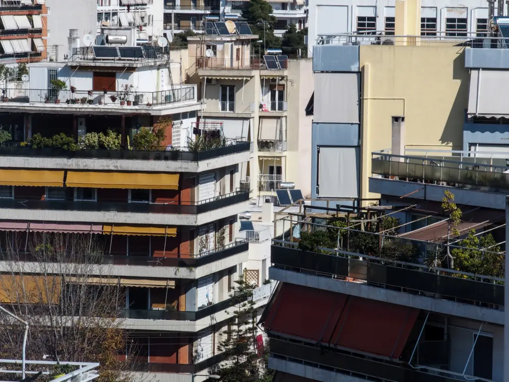“Καμπανάκι” από την Τράπεζα της Ελλάδος για τα στεγαστικά δάνεια – Ποιοι οι κίνδυνοι
