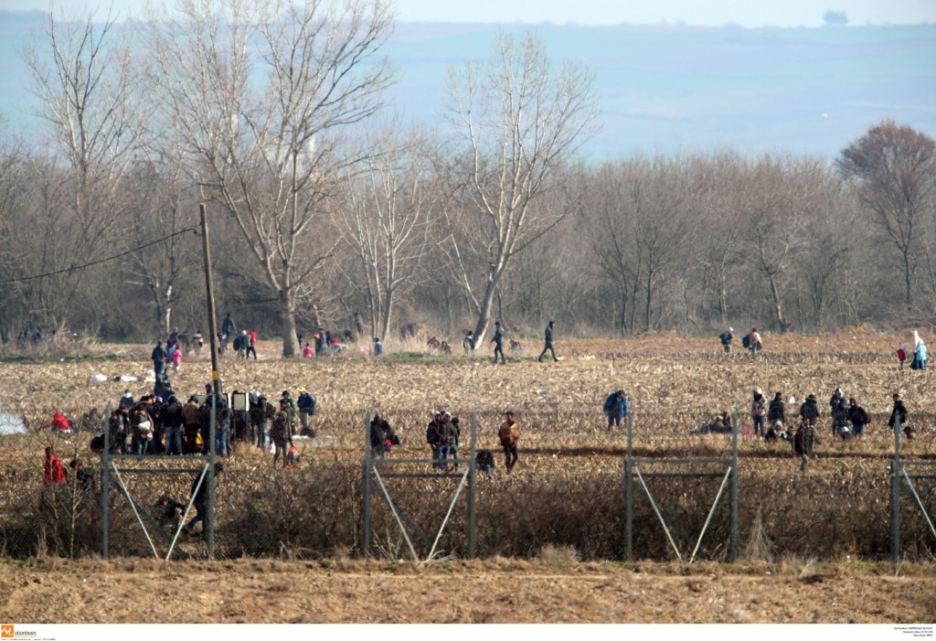 “Πατέντα” για να ξεφεύγουν από ελέγχους στον Έβρο – Στρατολογούν Σέρβους διακινητές για να κινούν λιγότερες υποψίες (vid)