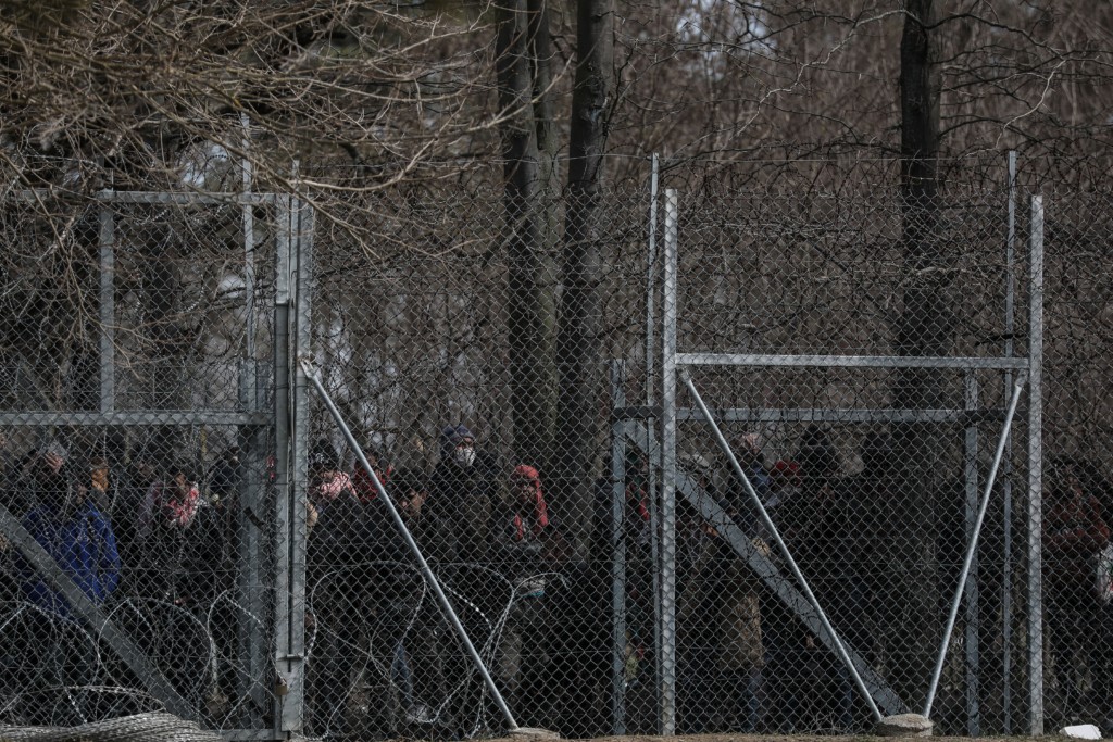 Περίπου 400 μετανάστες πέρασαν τα σύνορα στον Έβρο – Μεγάλη επιχείρηση διάσωσης της αστυνομίας