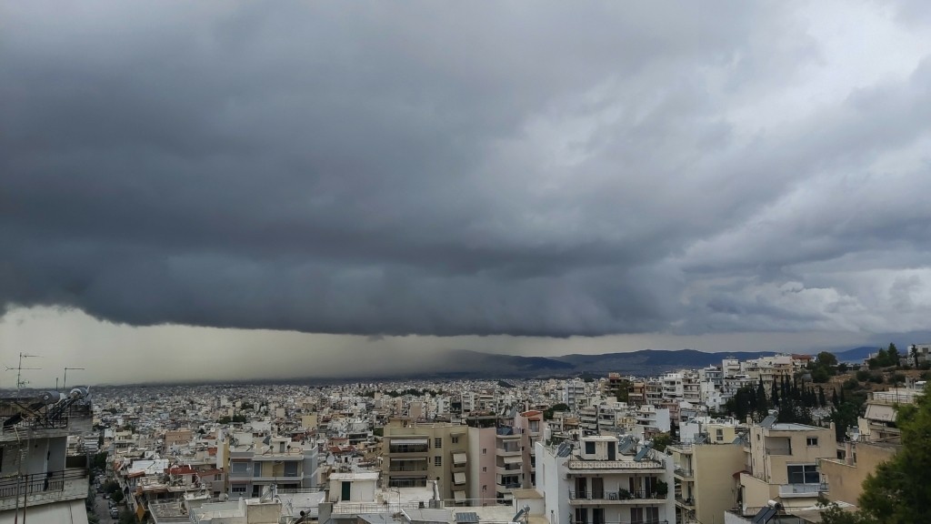 Φθινοπωρινό το σκηνικό του καιρού την Παρασκευή με βροχές και καταιγίδες