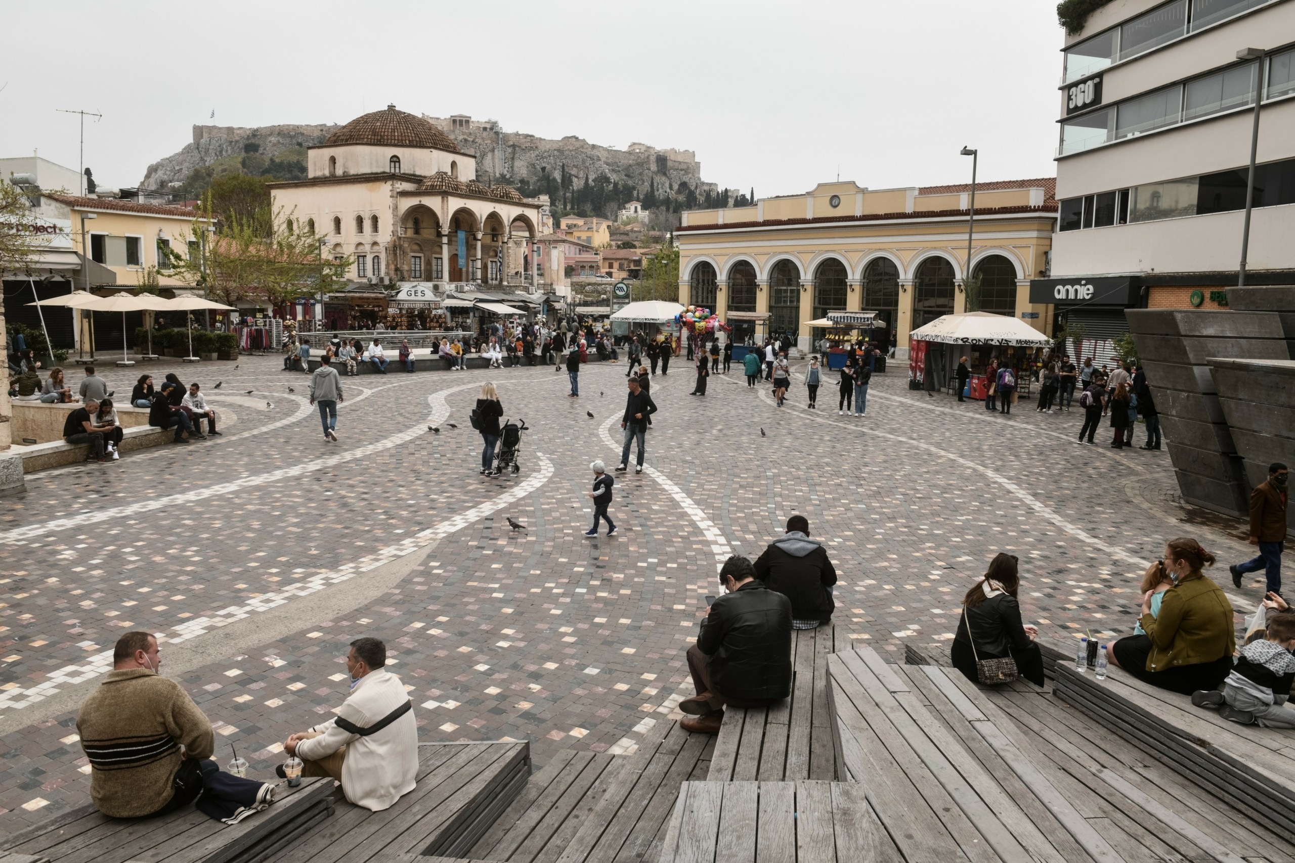 Τοπικές βροχές με συννεφιά την Κυριακή – Δείτε πού θα βρέξει
