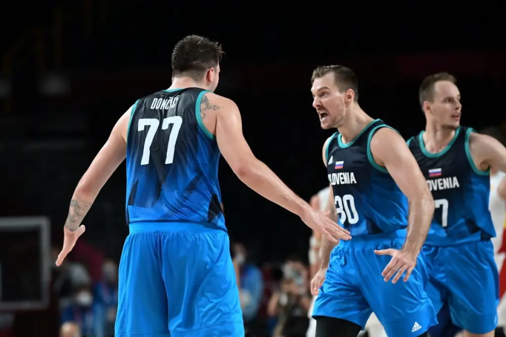 Γκάφα “ολκής” στο Ευρωμπάσκετ – Η FIBA δεν έδωσε πούλμαν στην Εθνική Σλοβενίας και πήγε στον αγώνα με ταξί (vid)