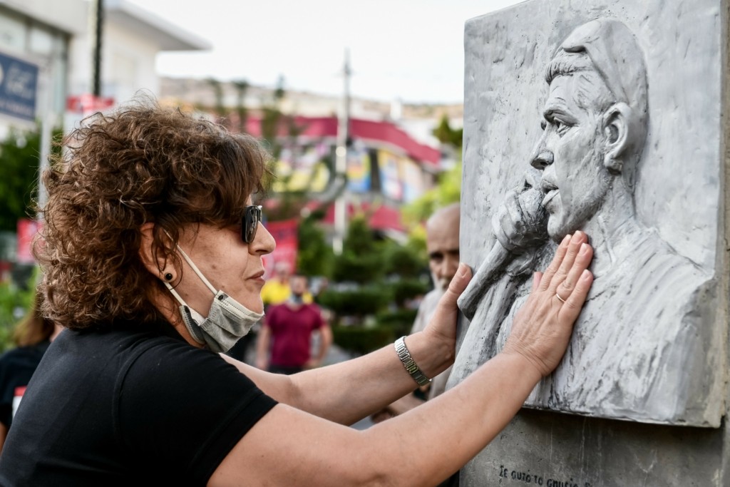 Η Μάγδα Φύσσα ξεσπά εννιά χρόνια μετά τη δολοφονία του γιου της – “Όσο ζούμε θα ζούμε με την απώλεια του Παύλου”