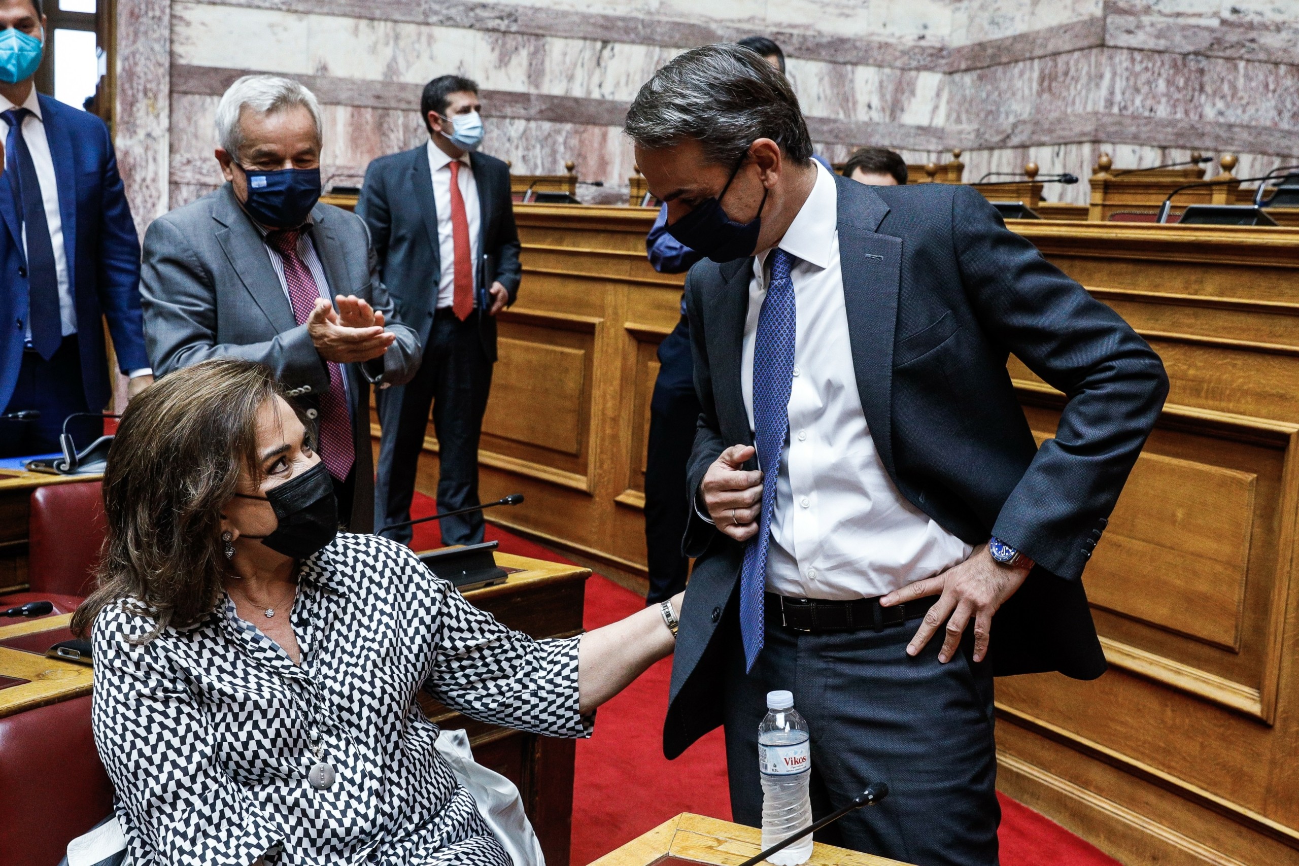 Ο ΣΥΡΙΖΑ κατηγορεί Μητσοτάκη και Μπακογιάννη για “ομερτά” στο θέμα των υποκλοπών