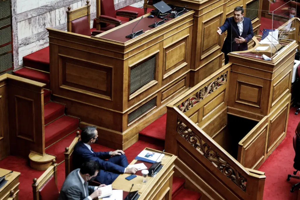 Ο Τσίπρας καταλογίζει στον Μητσοτάκη άγνοια για την απόγνωση του κόσμου – “Ασύστολα ψέματα και μυθολογίες” απαντά η κυβέρνηση