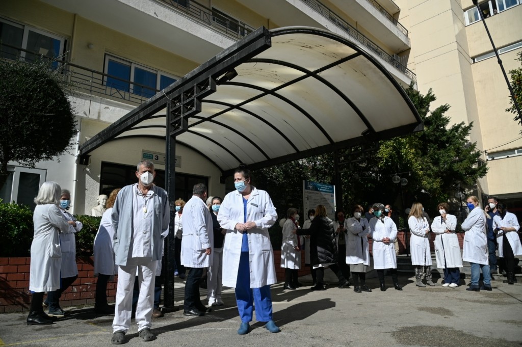 “Παγώνουν” οι “ποινές” για τον Προσωπικό Γιατρό – Μπαίνουν νέες ειδικότητες γιατρών στο πρόγραμμα