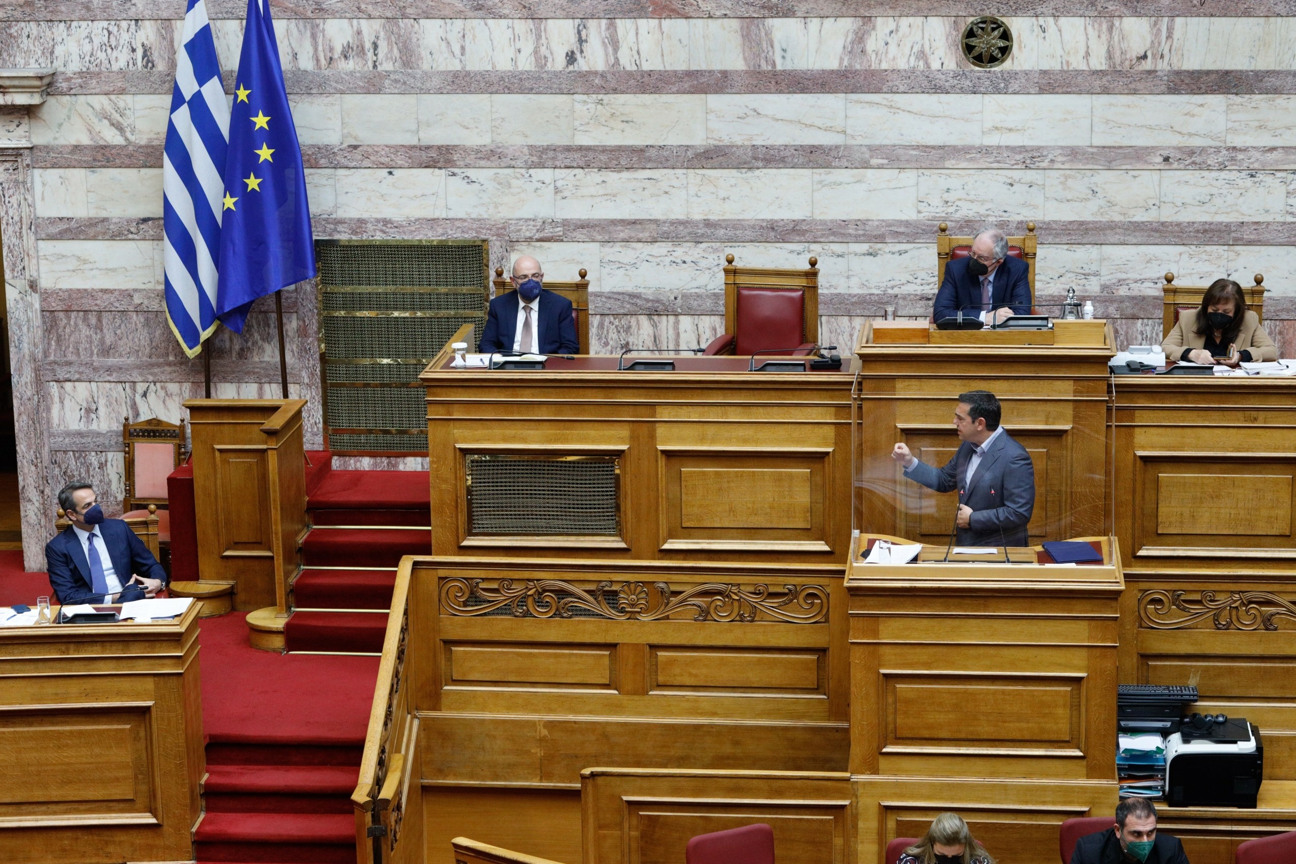 “Βαθιά τραυματισμένος ο Μητσοτάκης – Ετοιμαζόμαστε για σκληρή εκλογική μάχη” το μήνυμα Τσίπρα – “Συνεχίζει να πλάθει μύθους” απαντά η κυβέρνηση