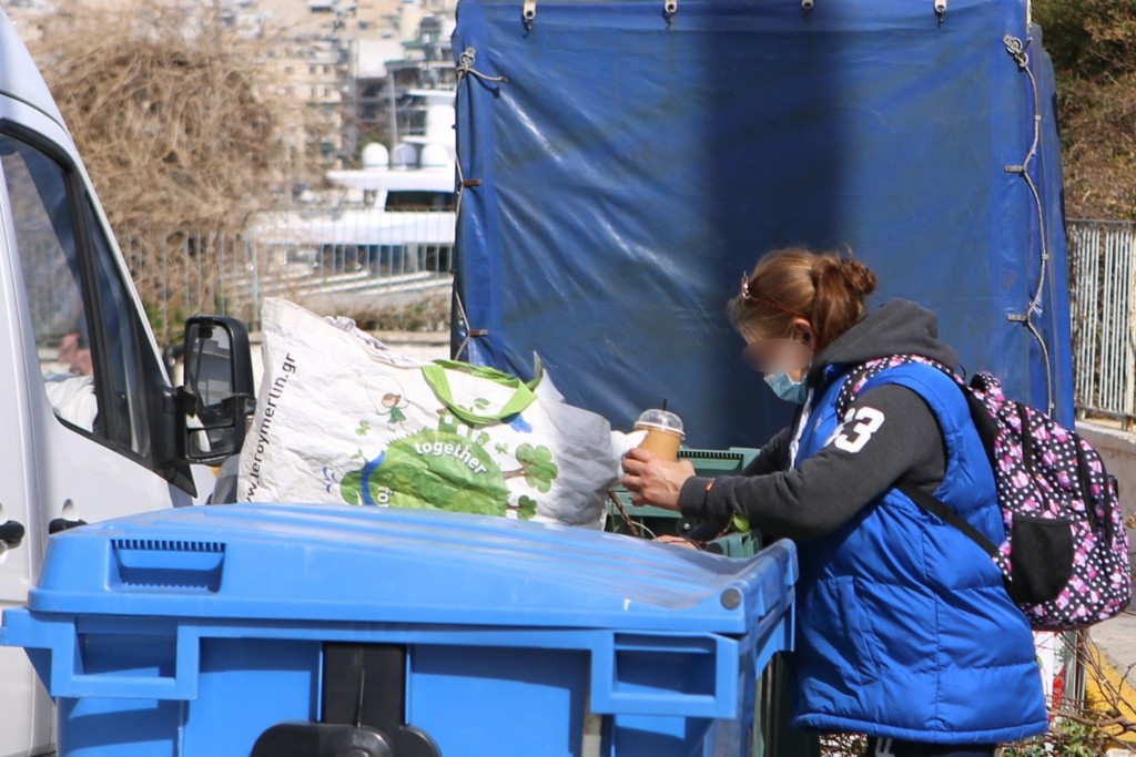 Παραμένει στα τάρταρα το βιοτικό επίπεδο των  Ελλήνων – 7 στους 10 εργαζόμενους μειώνουν ακόμα και τα βασικά είδη διατροφής