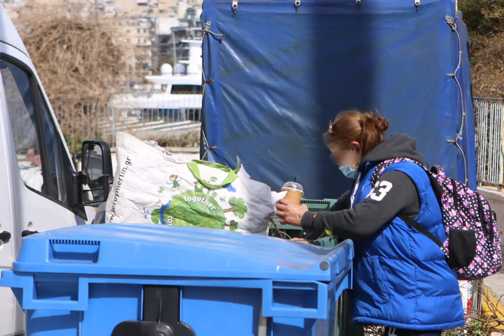 Παραμένει στα τάρταρα το βιοτικό επίπεδο των  Ελλήνων – 7 στους 10 εργαζόμενους μειώνουν ακόμα και τα βασικά είδη διατροφής