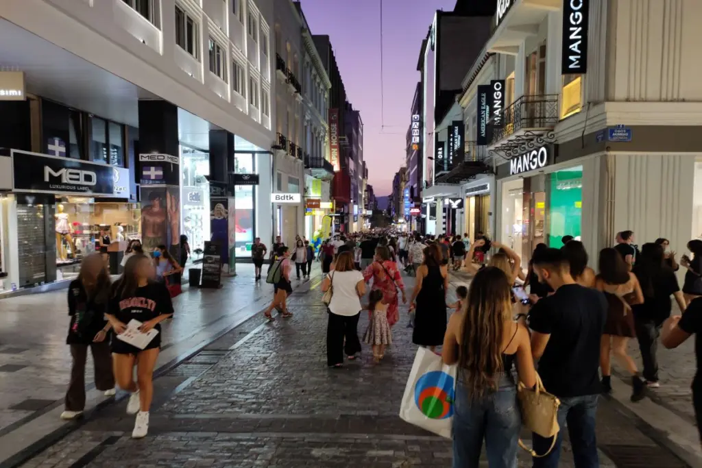 Δημοσκόπηση Pulse: Η πλειοψηφία δεν αντιτίθεται στον πολιτικό γάμο ομόφυλων ζευγαριών – Η ακρίβεια το μείζον πρόβλημα
