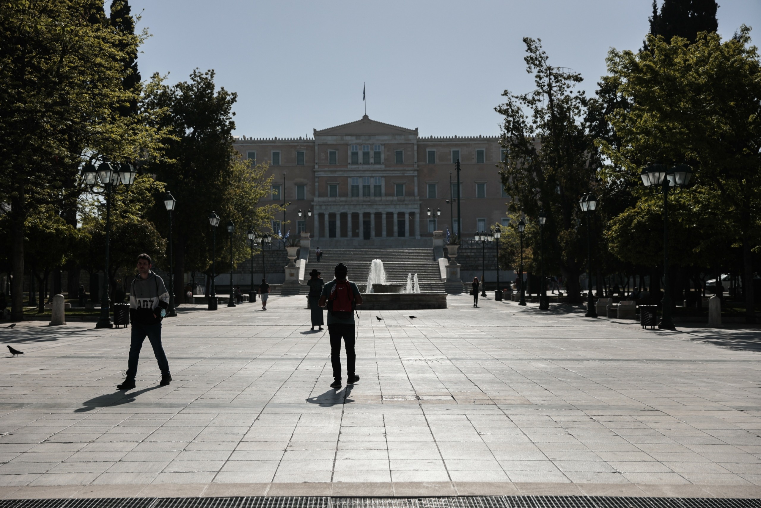 Ανακοινώνονται τα μέτρα για την εξοικονόμηση ενέργειας στο Δημόσιο – Κίνητρα στους συνεπείς και αλλαγές (vid)