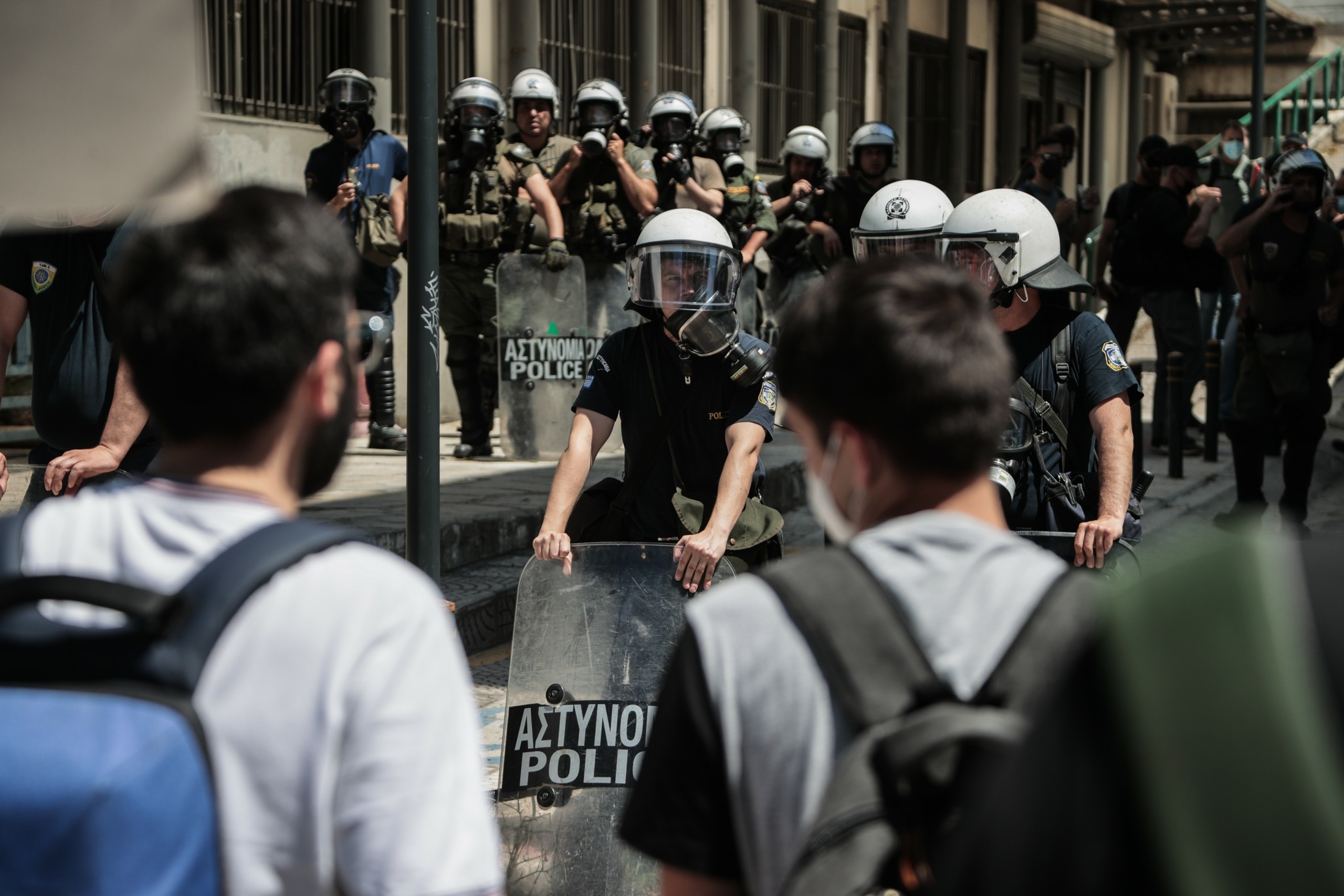 Στο αυτόφωρο οι τρεις συλληφθέντες για τα επεισόδια εντός και εκτός ΑΠΘ – Μόνο οι δύο φοιτητές