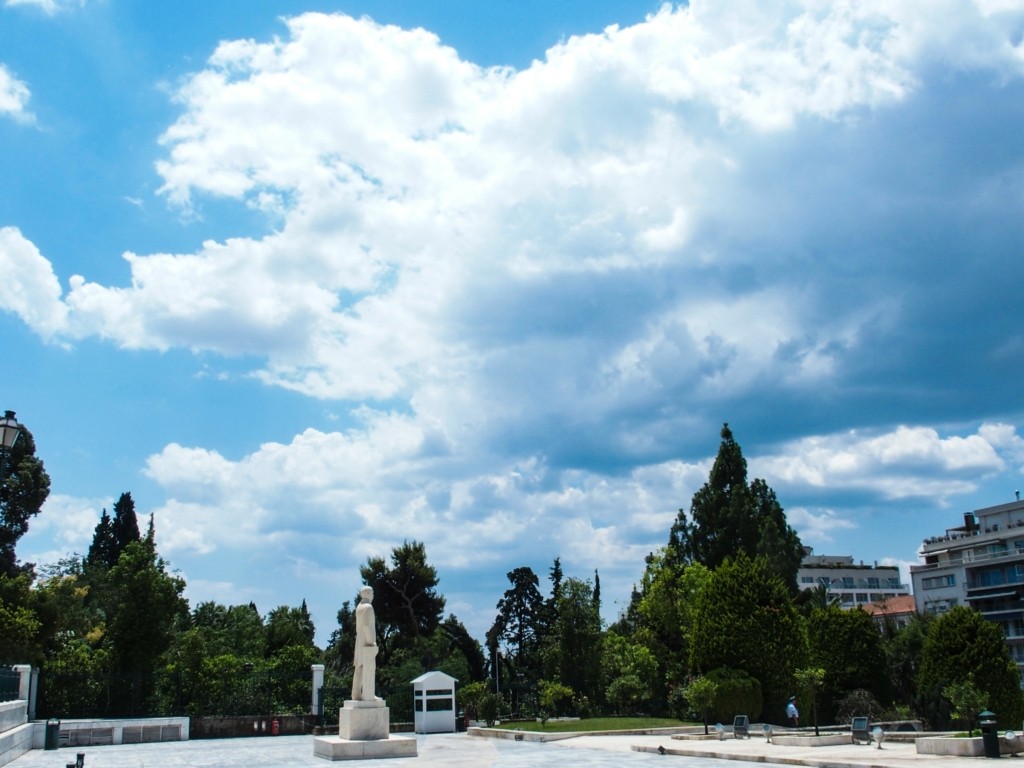 Ηλιοφάνεια και λίγα σύννεφα την Τρίτη – Πτώση της θερμοκρασίας περισσότερο στα βόρεια