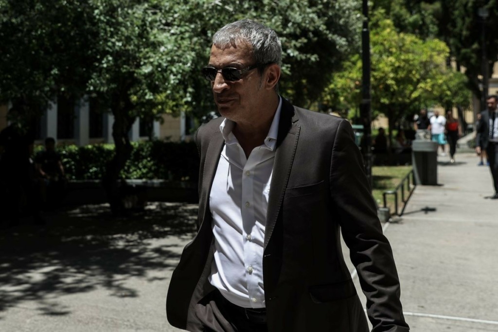 Έσπρωξε δημοσιογράφο έξω από την  Ευελπίδων ο Θέμης Αδαμαντίδης (vid)