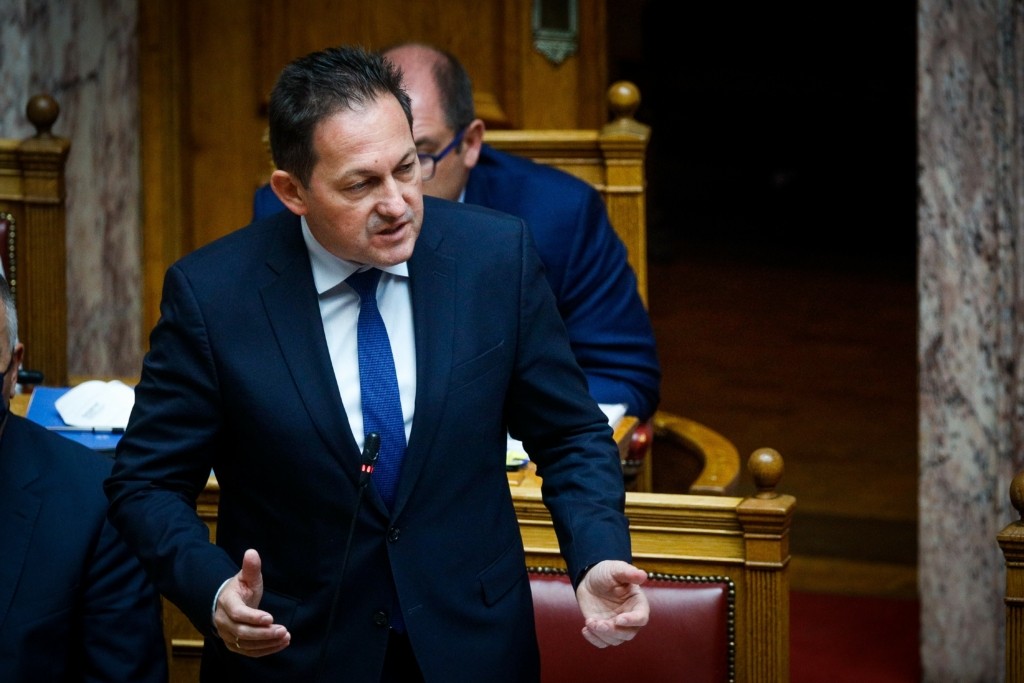 “Επίσκεψη” του Ρουβίκωνα στο σπίτι του Στέλιου Πέτσα – Το μήνυμα του υπουργού Εσωτερικών (vid)