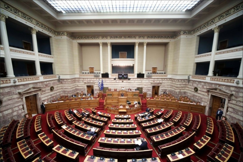Νέα δημοσκόπηση δείχνει πως μικραίνει περισσότερο η ψαλίδα – Τι κυβέρνηση θέλουν οι Έλληνες και τι φοβούνται