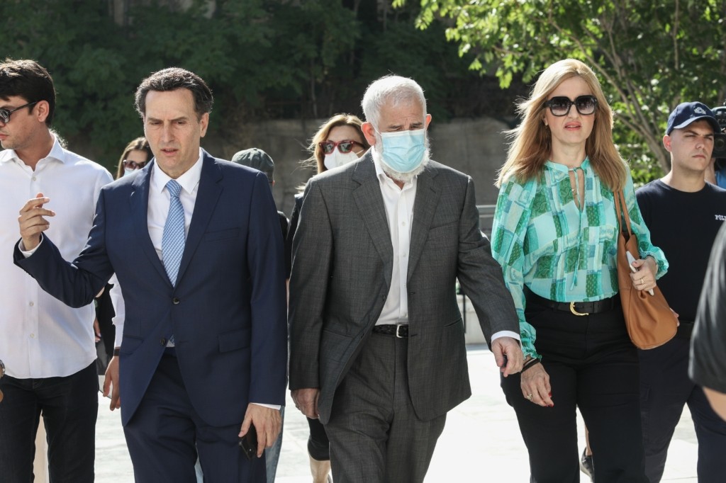 “Είναι γλυκός άνθρωπος – Υπήρχαν θαυμάστριες, δεν χρειαζόταν να πιέσει”,  είπε η Ελπίδα Νίνου για τον Φιλιππίδη