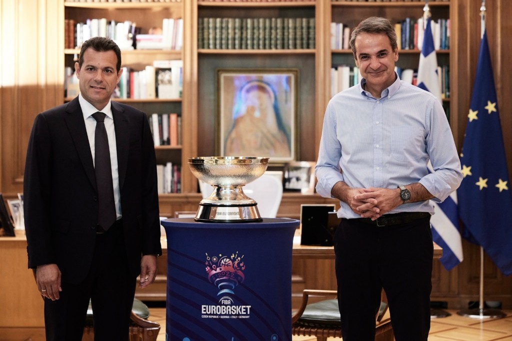 “Με τον κόουτς Ιτούδη” – Ο Μητσοτάκης στέλνει μήνυμα αισιοδοξίας για το μέλλον της Εθνικής μπάσκετ (vids)