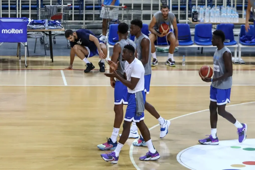 “Επική ιστορία κινηματογραφικού παραμυθιού”  – Το μοναδικό αφιέρωμα της FIBA στους Αντετοκούνμπο