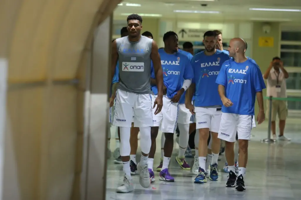 “Μάθετε… μπαλίτσα”- Greek Freak, Καλάθης και Παπανικολάου έδωσαν ρέστα στο “Μεάτσα” (pics&vid)
