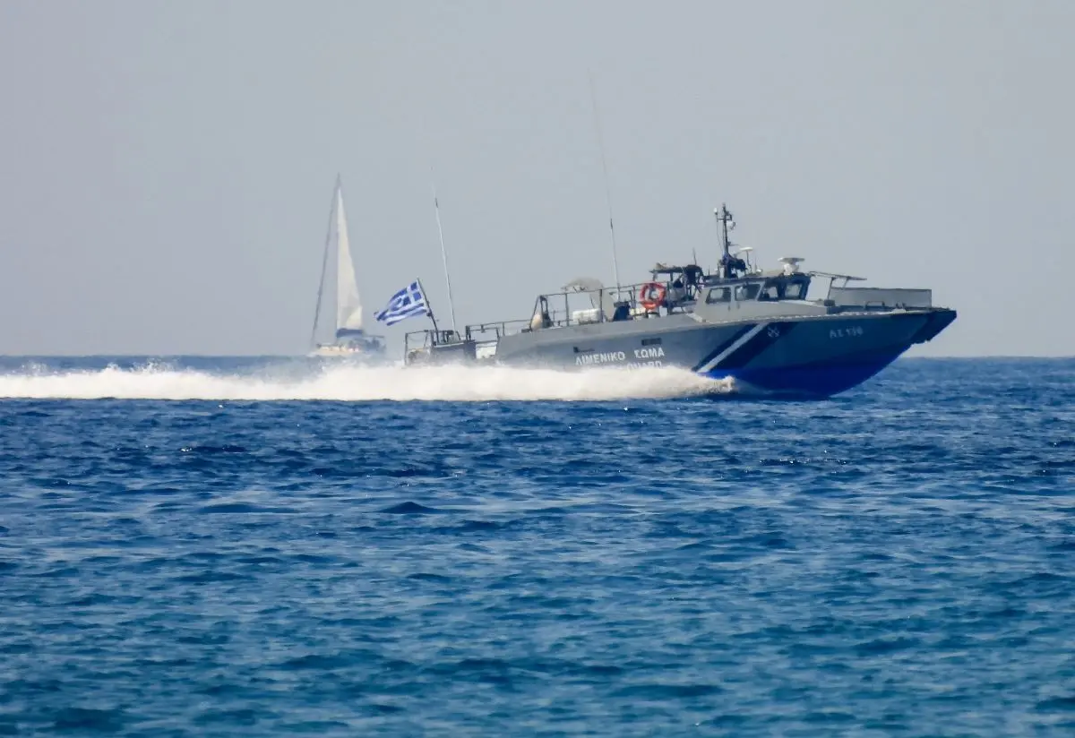 Ξύλινο σκάφος με μετανάστες νοτιοδυτικά της Πύλου – Ανάμεσα τους παιδιά (pics)