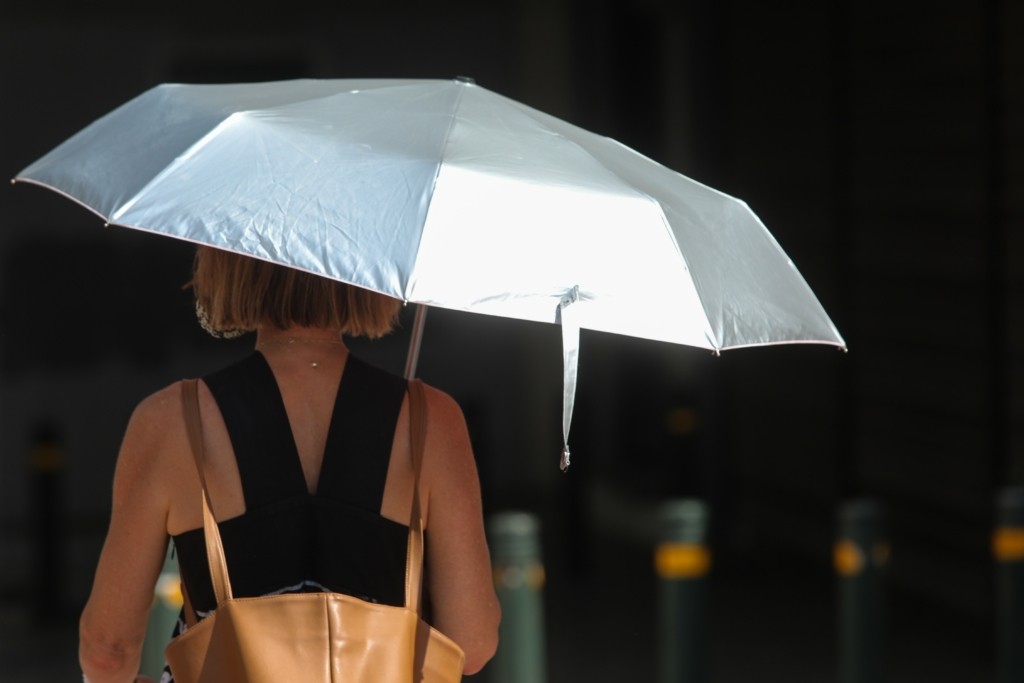 Απαραίτητη η ομπρέλα σε πολλές περιοχές – Βροχές και καταιγίδες την Πέμπτη