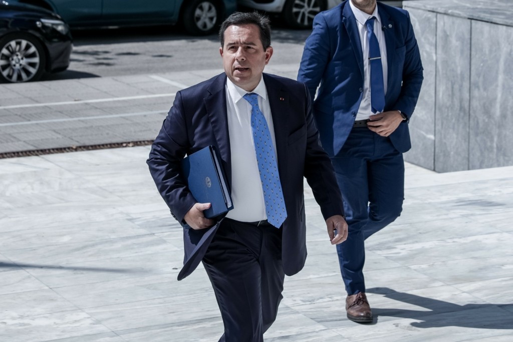 Στον Άρειο Πάγο ο Μηταράκης με “φάκελο” για τους 38 μετανάστες στον Έβρο – Αιχμές για “εμπλοκή τρίτων”