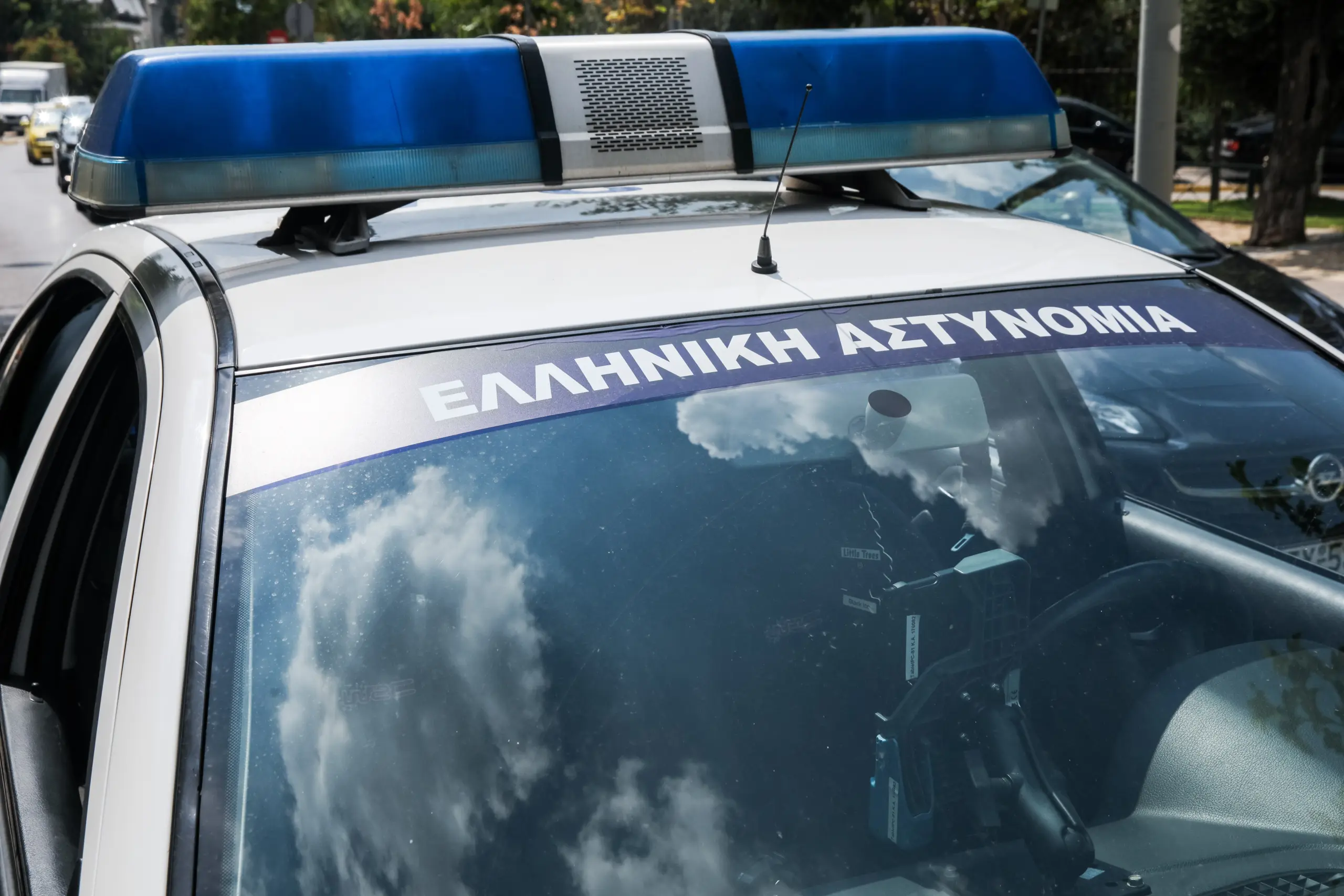 Συνελήφθη ο άνδρας που περιέλουσε τη σύζυγό του με βενζίνη και της έβαλε φωτιά στην Κομοτηνή (vid)