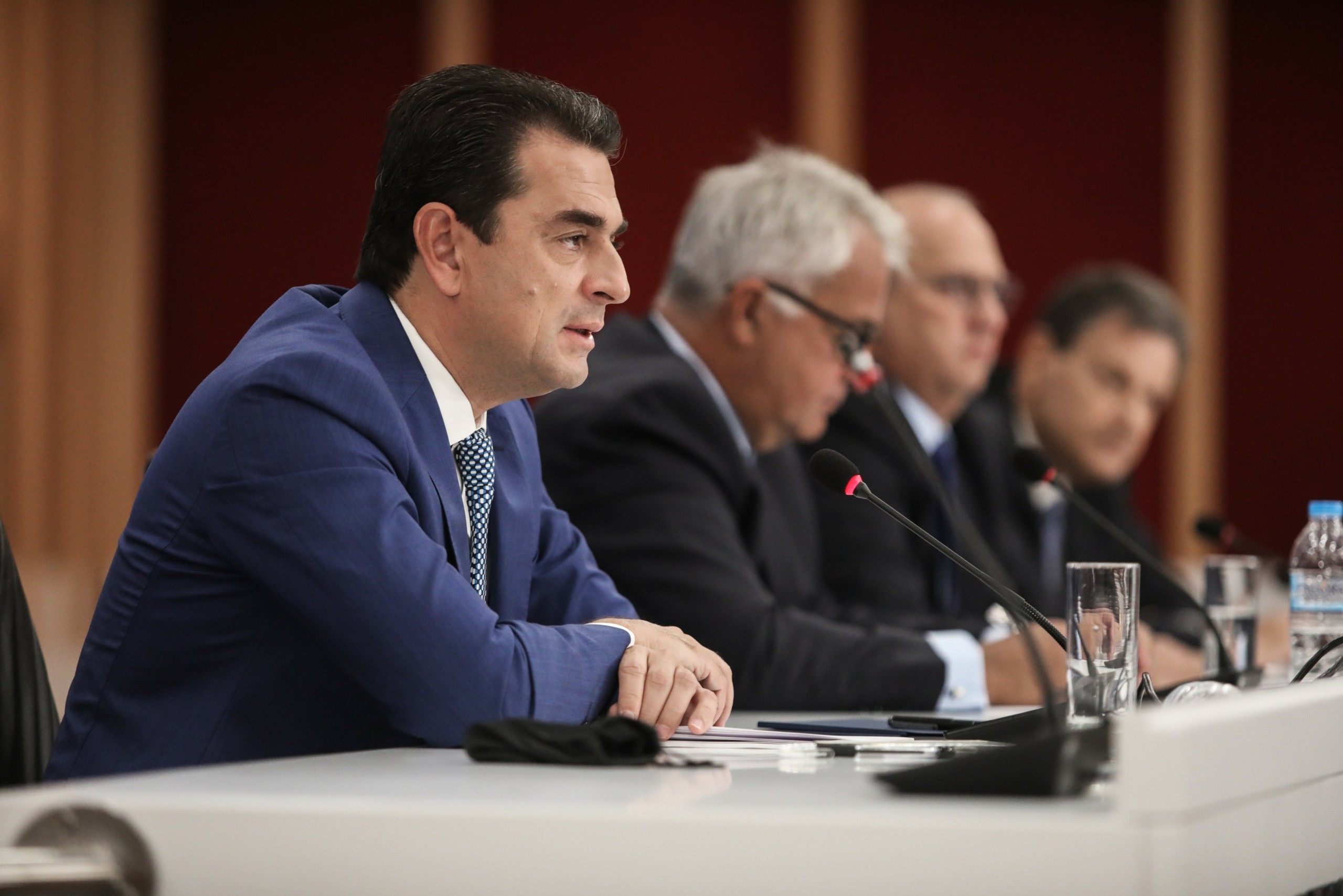 Τι αλλάζει στο Δημόσιο – Κλείνουν υπολογιστές και φώτα, προσοχή σε κλιματιστικά και θερμοκρασία (vids)
