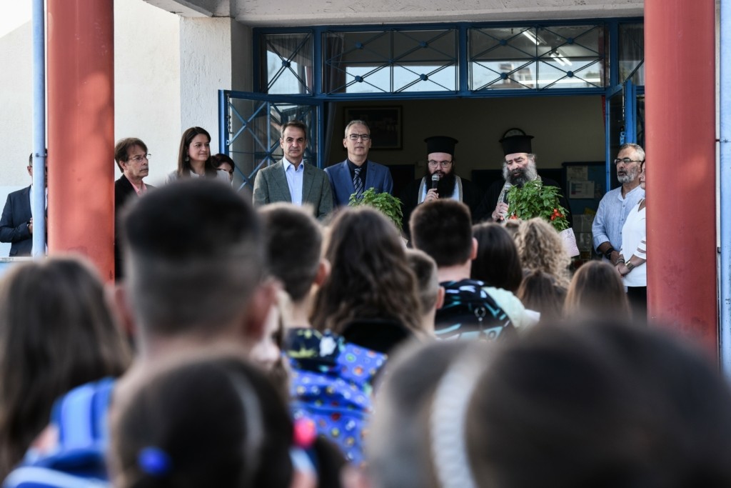 Χτύπησε το πρώτο κουδούνι στα σχολεία – Σε δημοτικό στη Δραπετσώνα ο Μητσοτάκης (pics)