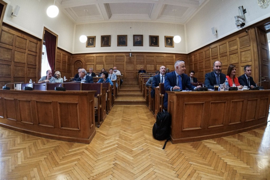 Καταθέτει ο πρώην διοικητής της ΕΥΠ Γιάννης Ρουμπάτης στην Εξεταστική για τις υποκλοπές