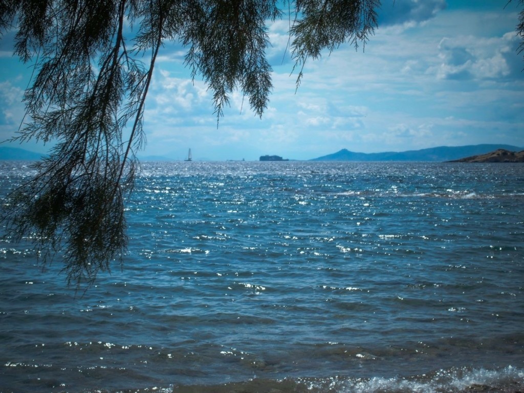 Μίνι καύσωνας από την Τετάρτη – Ανεβαίνει η θερμοκρασία σε ολόκληρη τη χώρα