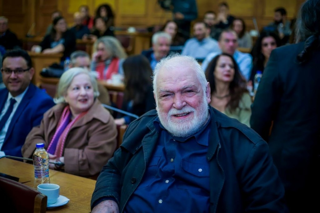 “Έμεινε” ο Χριστόφορος Παπακαλιάτης – Έμαθε από τους δημοσιογράφους τον θάνατο του Κώστα Καζάκου (vid)