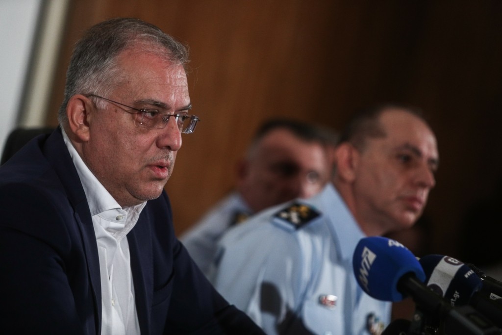 Ο Θεοδωρικάκος παρουσιάζει τις δράσεις της κυβέρνησης για την ενδοοικογενειακή βία που “έχει πάρει τεράστιες διαστάσεις” (vid)