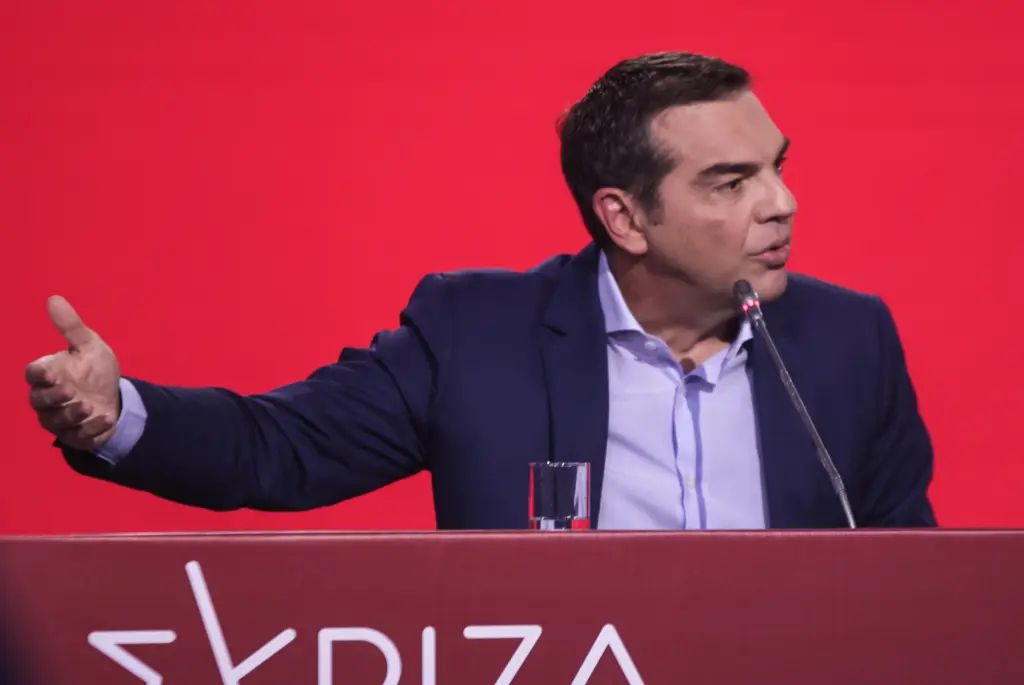 “Αρπαχτή και κλοπή εν μέσω κρίσης” – Ο Τσίπρας κατηγορεί την κυβέρνηση για “αβάντα” προς τις εταιρίες ρεύματος