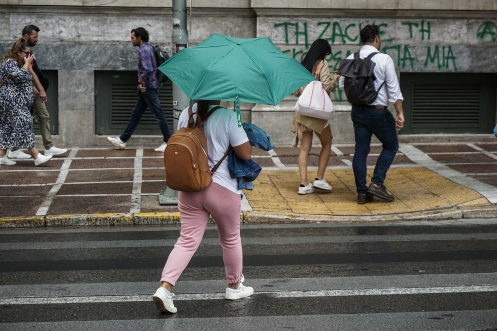 Βροχές και καταιγίδες με μικρή άνοδο της θερμοκρασίας την Τετάρτη – Σε κάποιες περιοχές παροδικές νεφώσεις