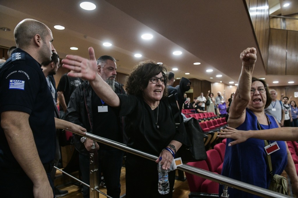 Χαμός στη δίκη της Χρυσής Αυγής στο Εφετείο – Εξερράγη η Μάγδα Φύσσα – “Μαζέψτε τους φασίστες”