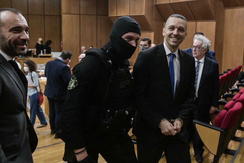 Οι θέσεις των κομμάτων για την τροπολογία σχετικά με το κόμμα Κασιδιάρη – “Αδειάζουν” Τζανερίκο οι συνταγματολόγοι