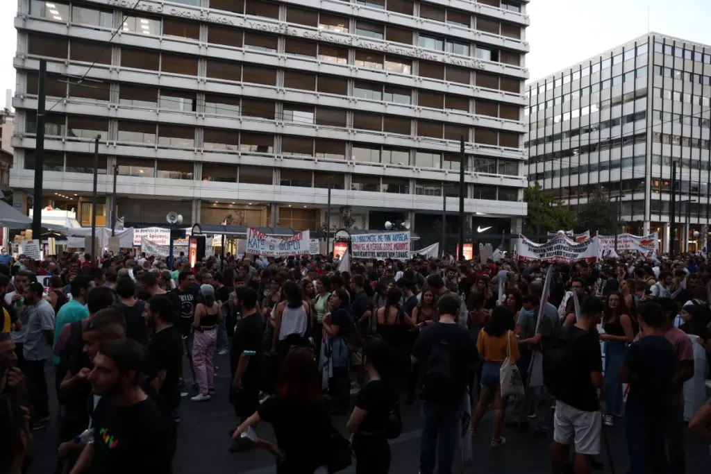 Πορεία στο κέντρο της Αθήνας για την ακρίβεια – Κλειστή η Σταδίου