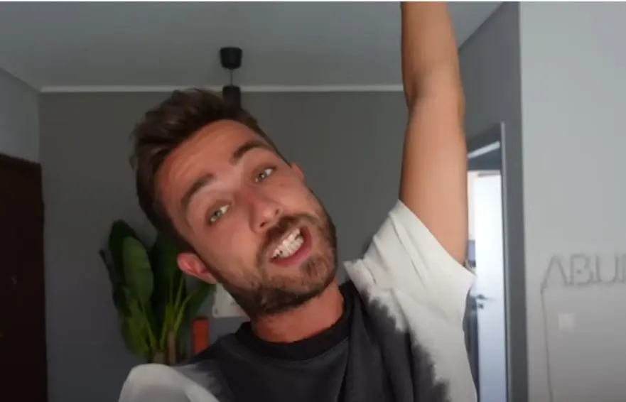 Fipsterr – Ποιος είναι ο Έλληνας Youtuber που φέτος συμμετέχει στο Asia Express