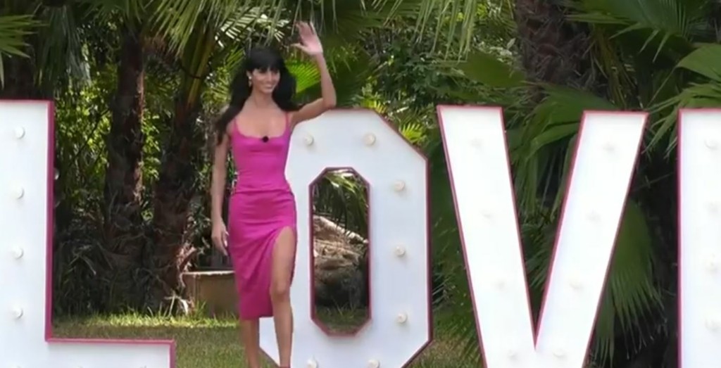 Love Island – Τα πρώτα 5 ζευγάρια, o φίλος της Ηλιάνας Παπαγεωργίου και οι “κλεψιές” που αφήνουν έναν παίκτη single! (vids)