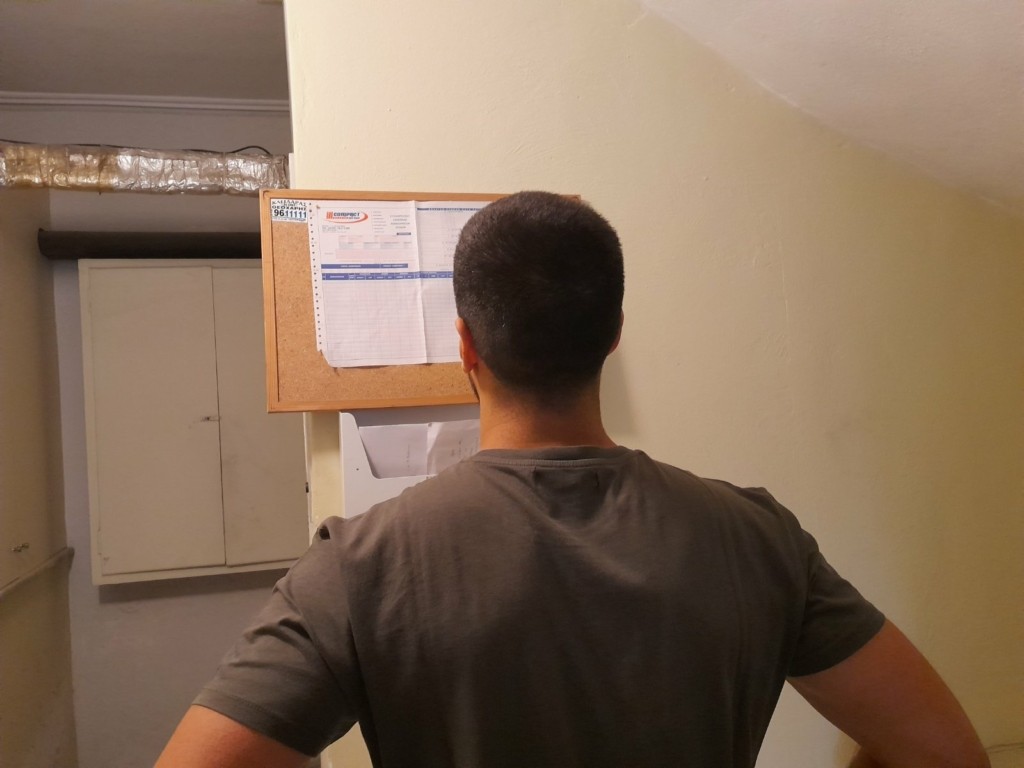 Καταρρέουν οι πολυκατοικίες ελέω χειμώνα – Με κλειστά φώτα και χωρίς θέρμανση – Το κόστος για κάθε διαμέρισμα και οι απανωτές αυξήσεις