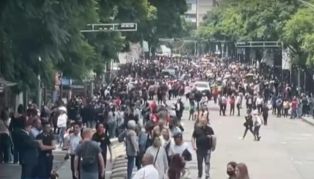 Ο τρομακτικός σεισμός 7,4 βαθμών στο Μεξικό και μια περίεργη σύμπτωση (vids)